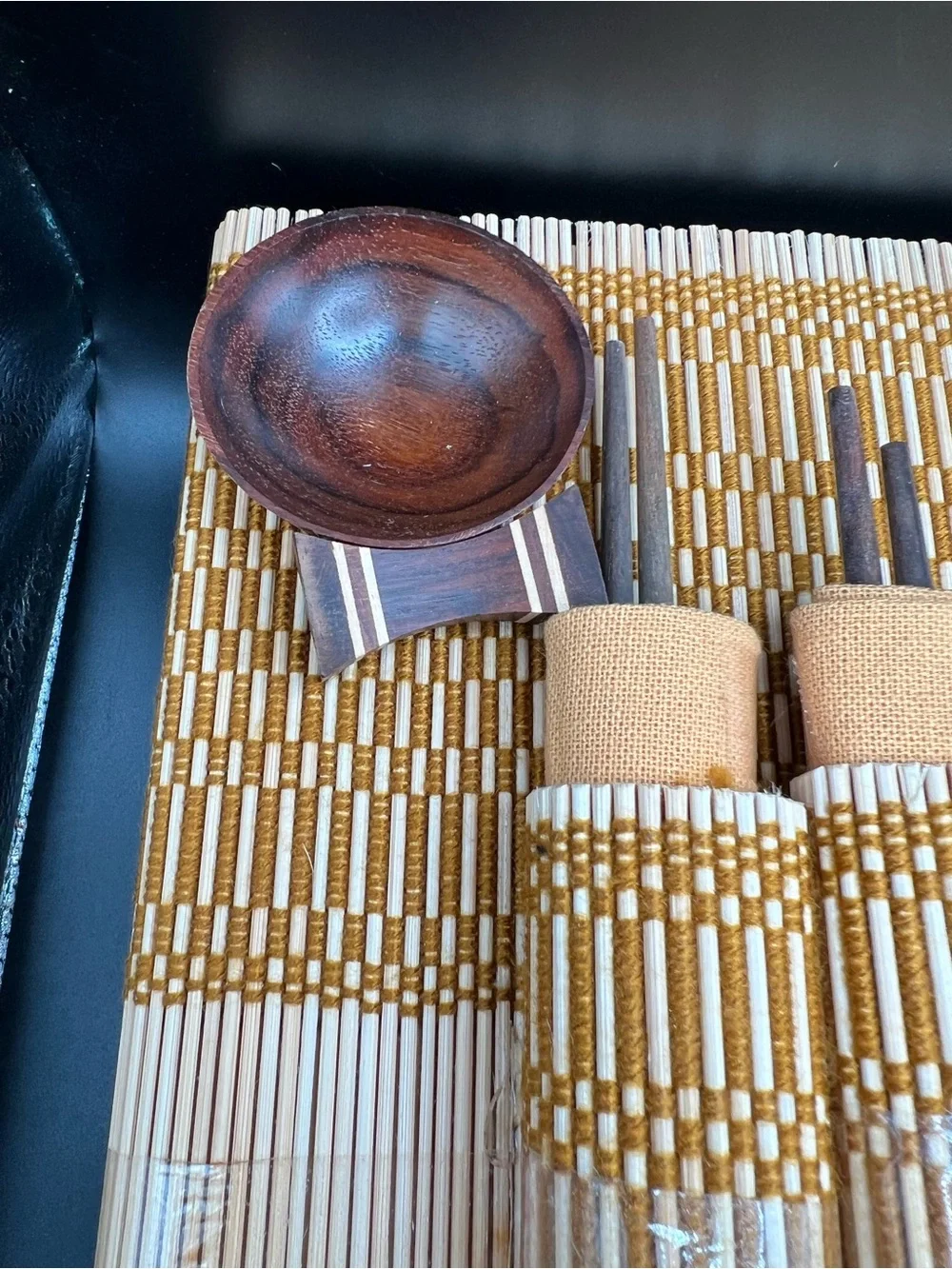 Bamboo Sushi Making Kit 2 Sushi Rolling Mats, 4 Chopsticks, 4 Soy Sauce Cups